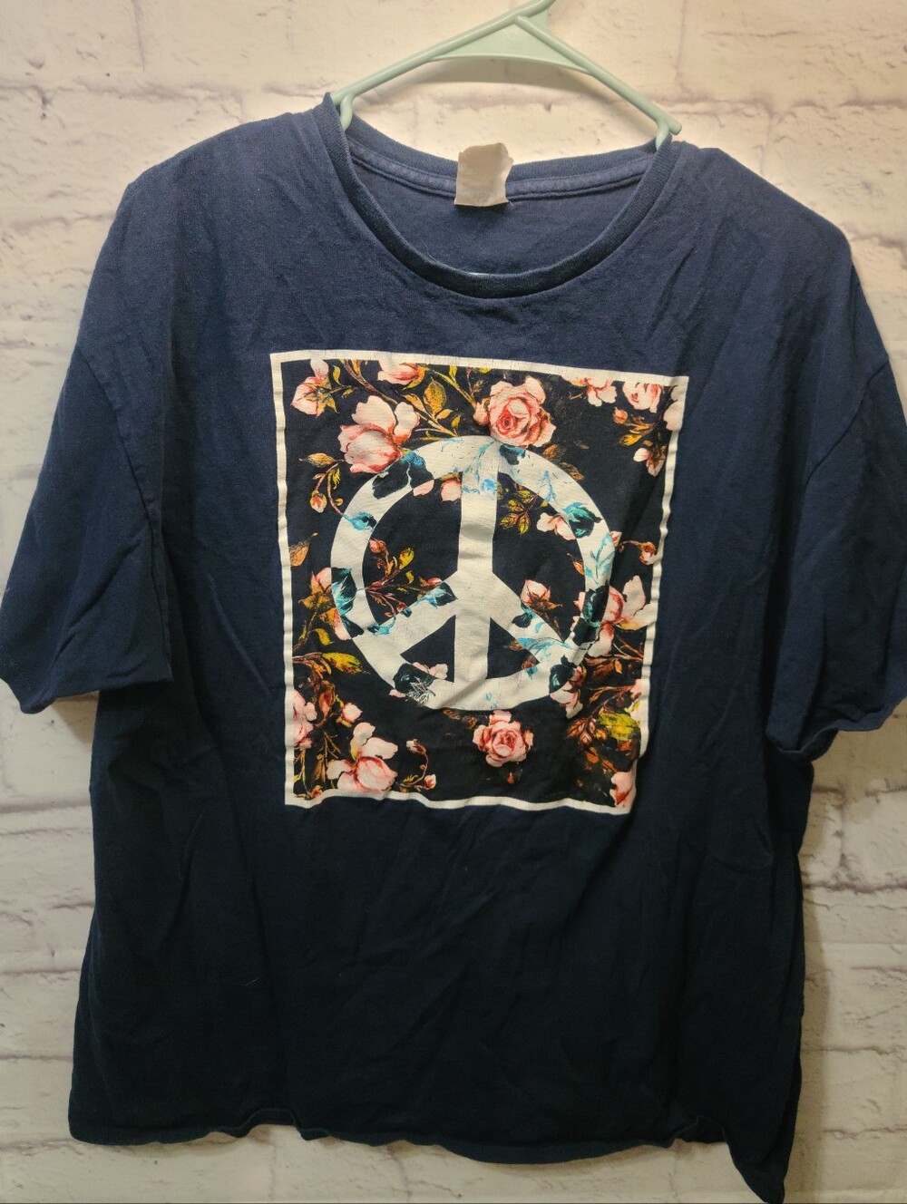 🌻🌻Womens Peace Sign Tee- Bundle And Save!